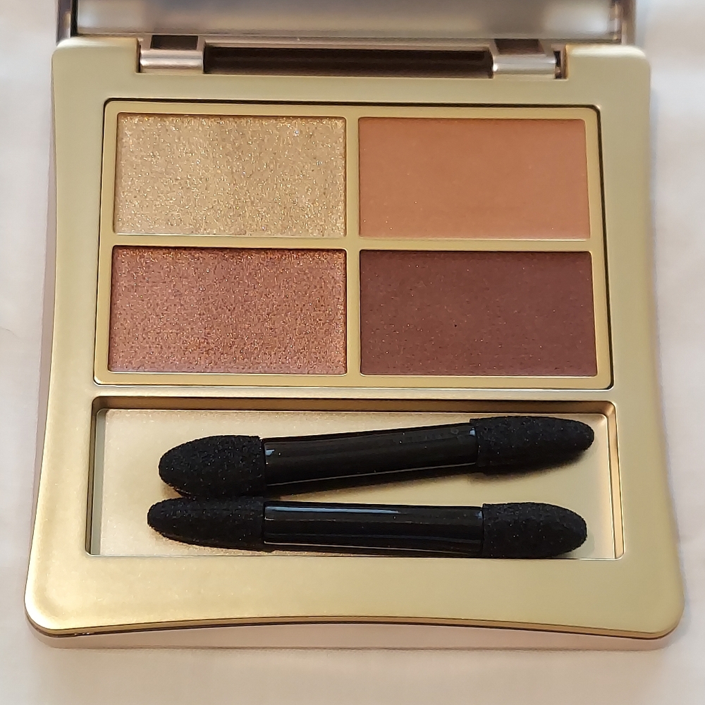 NWT Elizabeth Arden Eyeshadow Quad Desert Nudes Sleek Silver Compact -  Mirror